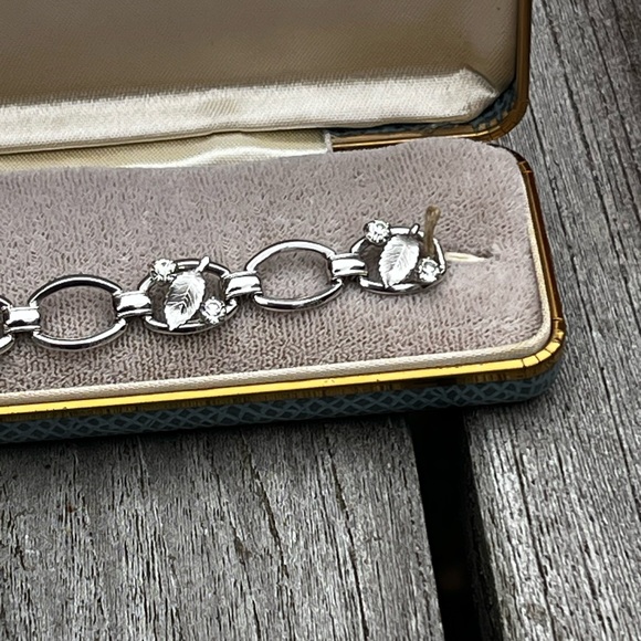 Vintage Silver Toned Krementz Clear Rhinestone Leaf Bracelet Retro - Picture 4 of 11